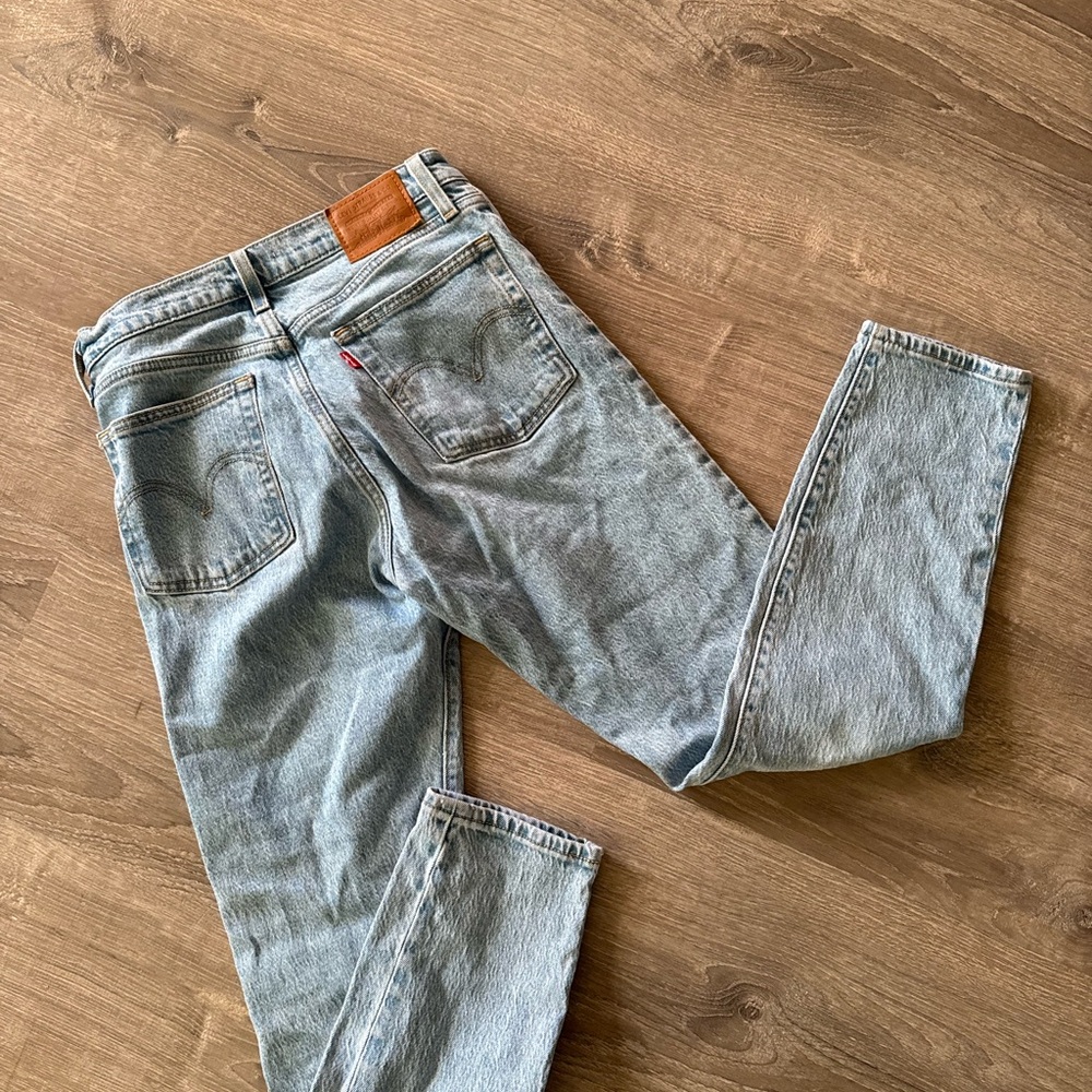 Levi's Women's Light Blue Straight Leg Jeans